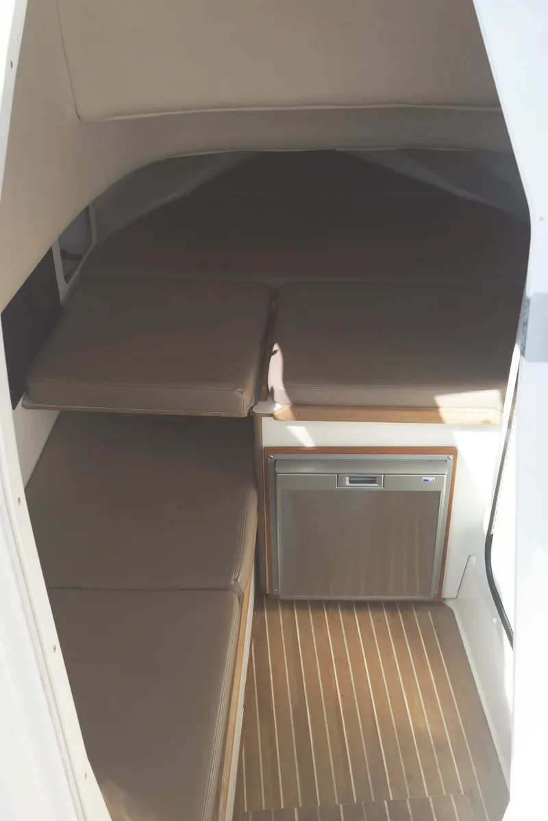 Slide: The Image of Boston Whaler 28 Outrage 2000 - 36