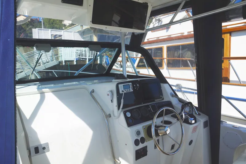 Slide: The Image of Boston Whaler 28 Outrage 2000 - 42