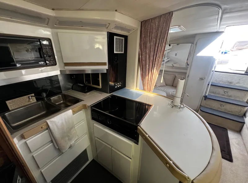 Slide: The Image of Wellcraft Portofino 1988 - 16