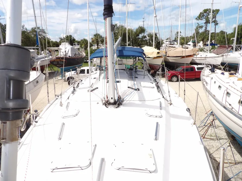 Slide: The Image of Hunter 460 sailboat, 2000 model, docked in a marina with other boats. - 16