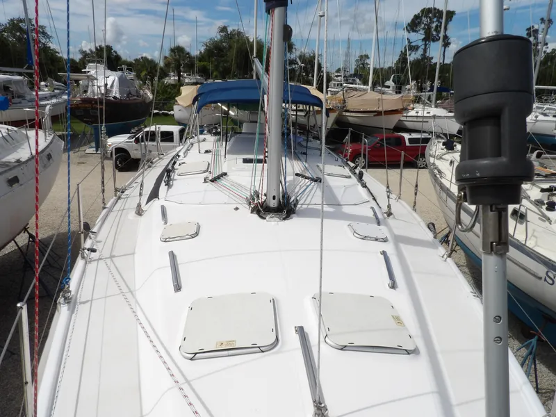 Slide: The Image of Hunter 460 sailboat, 2000 model, docked in a marina with other boats. - 18