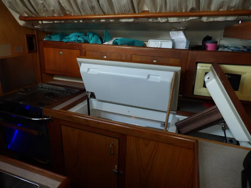 Slide: The Image of Hunter 460 2000 - 54