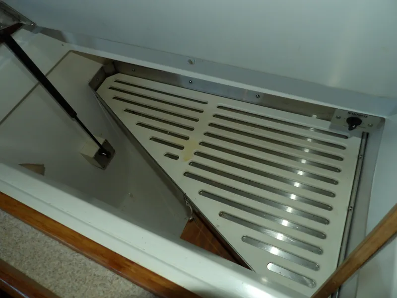 Slide: The Image of Hunter 460 2000 - 55