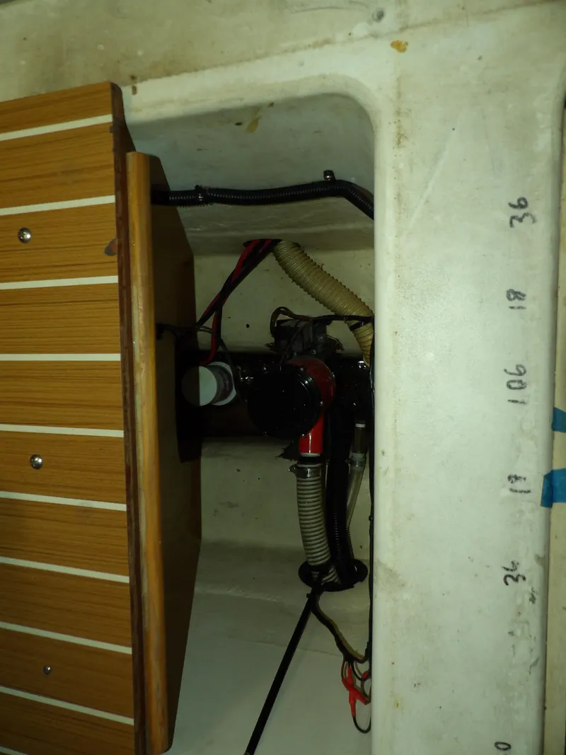 Slide: The Image of Hunter 460 2000 - 70