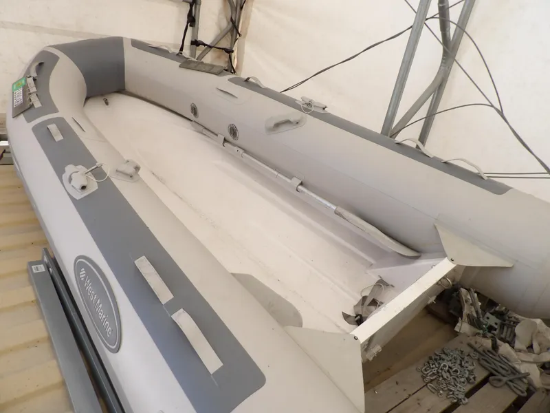 Slide: The Image of Hunter 460 2000 - 75