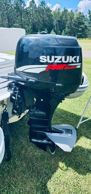 Slide: The Image of Outboard motor on 2004 AB Inflatables Oceanus 4.30VST boat, Suzuki Four Stroke. - 2