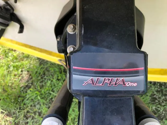 Slide: The Image of 2005 Tahoe Q4 I/O Alpha One outdrive close-up. - 8