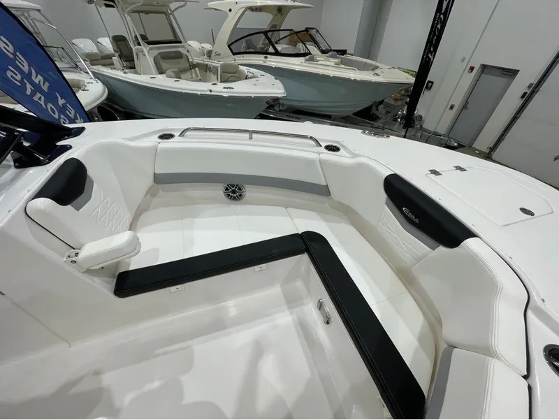 Slide: The Image of Robalo R317 Dual Console 2024 - 22