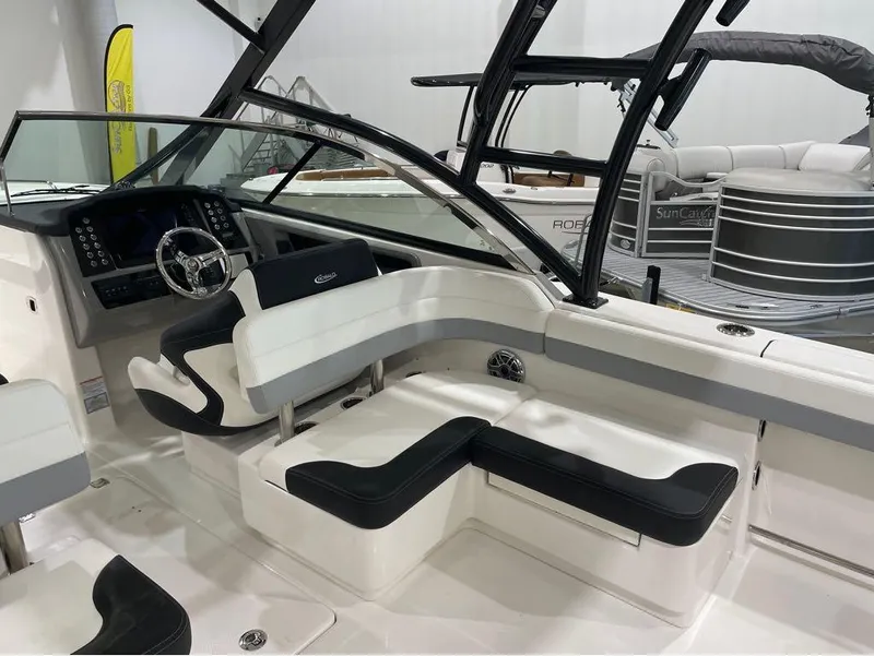 Slide: The Image of Robalo R317 Dual Console 2024 - 30