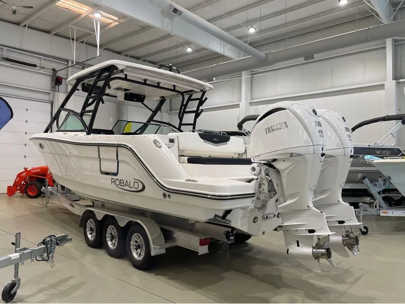 Slide: The Image of Robalo R317 Dual Console 2024 - 32