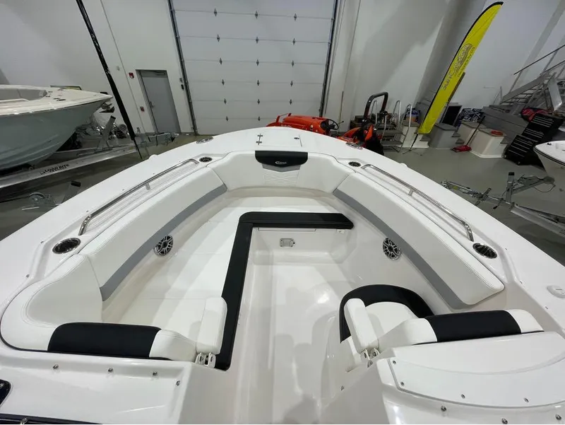 Slide: The Image of Robalo R317 Dual Console 2024 - 34