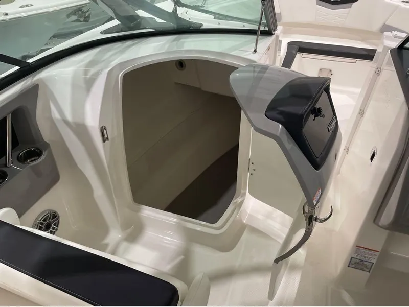 Slide: The Image of Robalo R317 Dual Console 2024 - 37