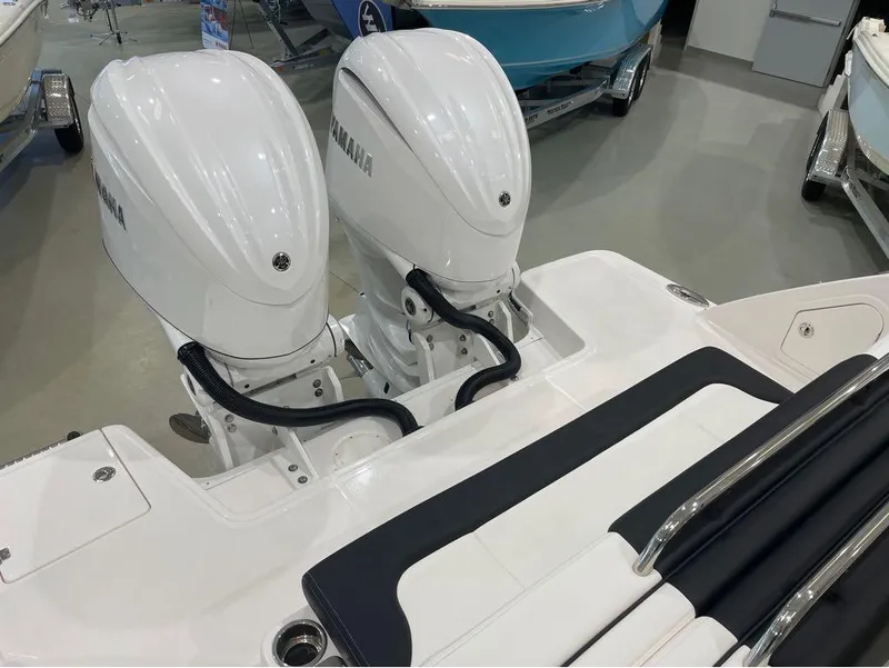 Slide: The Image of Robalo R317 Dual Console 2024 - 39