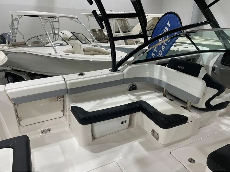 Slide: The Image of Robalo R317 Dual Console 2024 - 41