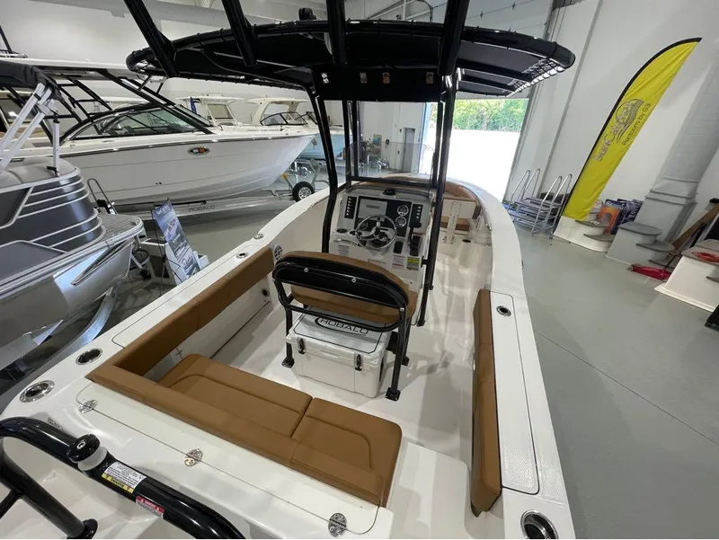 Slide: The Image of Robalo R202 Explorer 2025 - 13