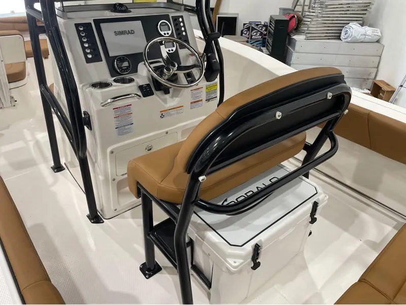 Slide: The Image of Robalo R202 Explorer 2025 - 14