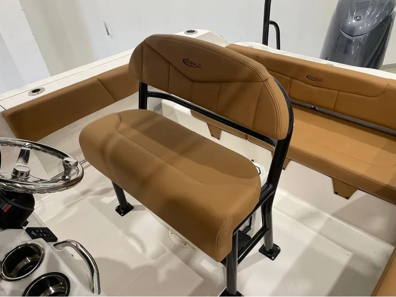 Slide: The Image of Robalo R202 Explorer 2025 - 5