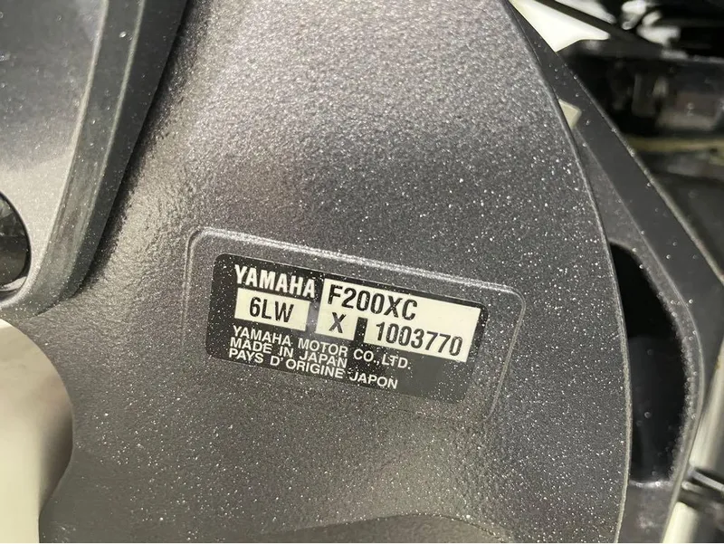 Slide: The Image of Robalo R202 Explorer 2025 - 8