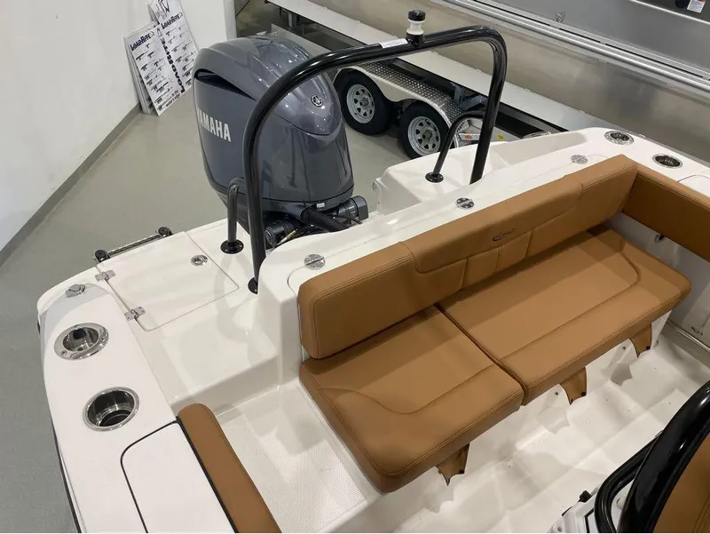 Slide: The Image of Robalo R202 Explorer 2025 - 9