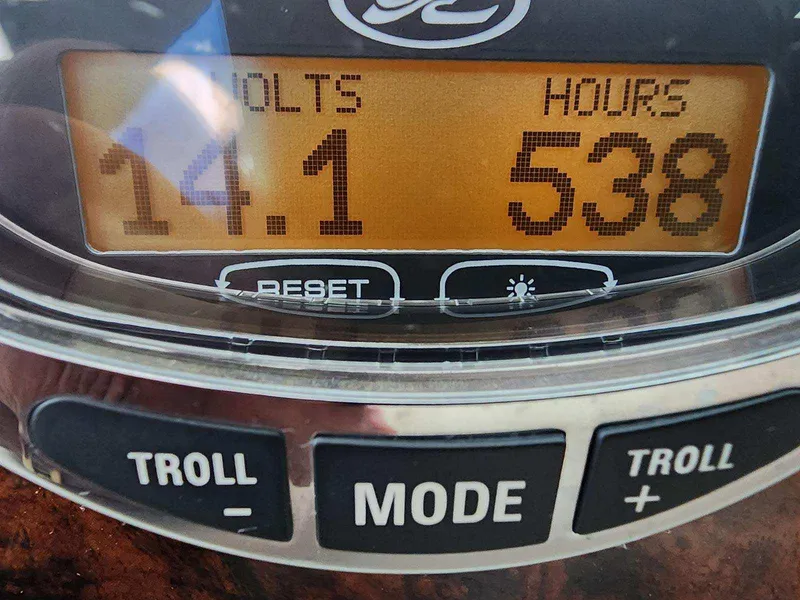 Slide: The Image of Sea Ray 340 Sundancer 2006 dashboard showing 14.1 volts and 538 hours. - 3