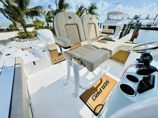 Slide: The Image of Sea Pro 242 DLX Center Console 242CC 242DLX 242 CC 2025 - 10