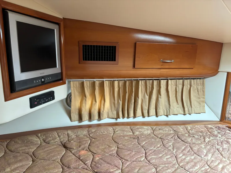 Slide: The Image of Guest Stateroom to port - 27