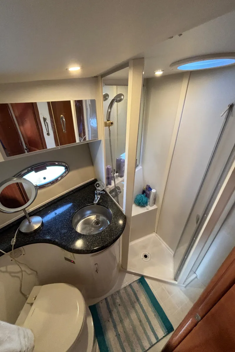 Slide: The Image of Guest Head/ensuite entryway - 28