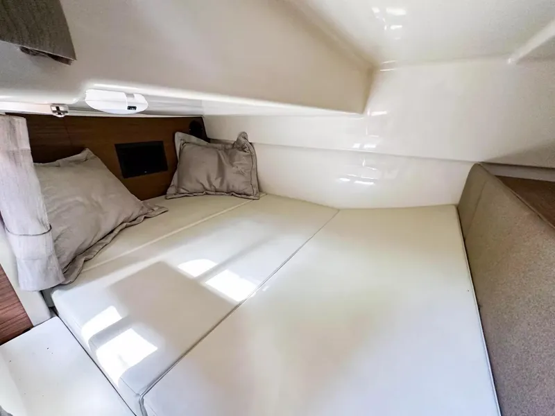 Slide: The Image of Boston Whaler 325 Conquest 2020 - 55