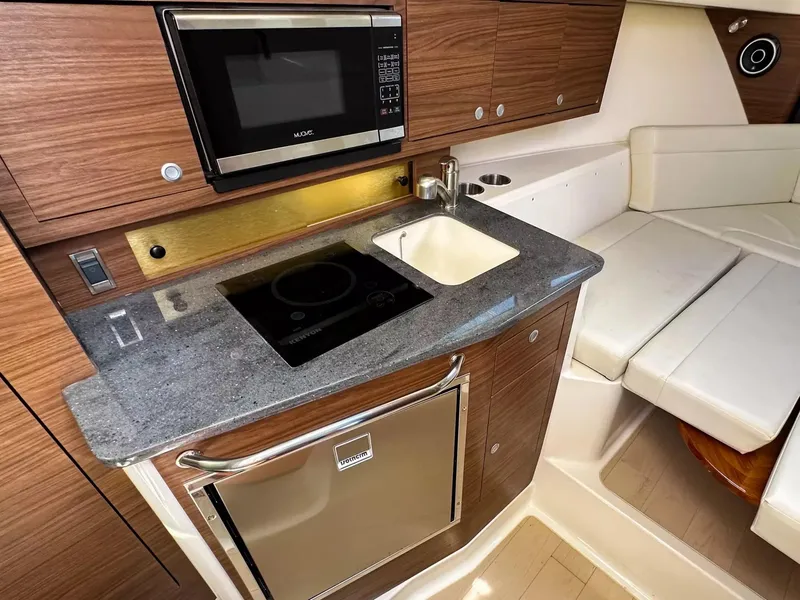 Slide: The Image of Boston Whaler 325 Conquest 2020 - 58