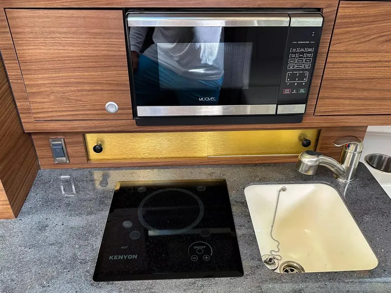 Slide: The Image of Boston Whaler 325 Conquest 2020 - 62