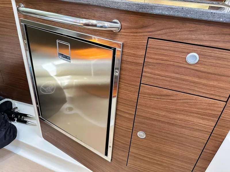 Slide: The Image of Boston Whaler 325 Conquest 2020 - 64