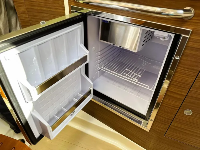 Slide: The Image of Boston Whaler 325 Conquest 2020 - 65