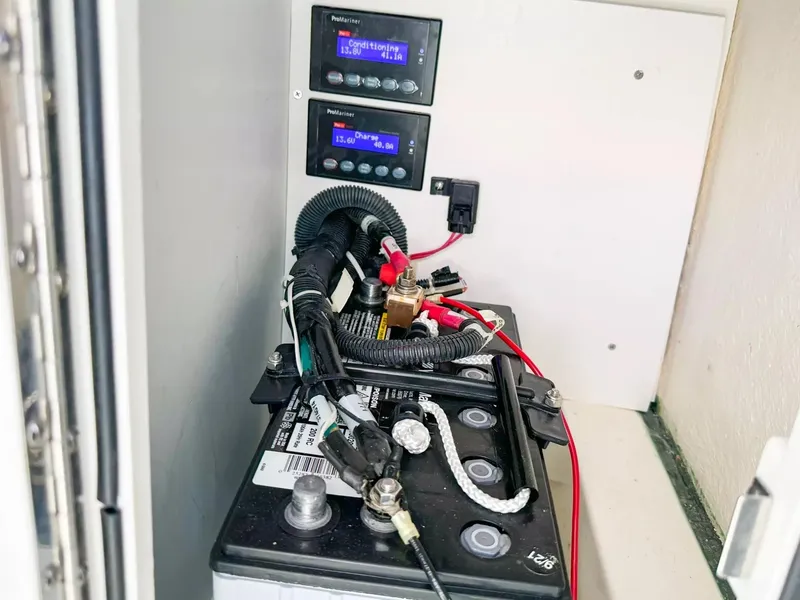 Slide: The Image of Boston Whaler 325 Conquest 2020 - 69