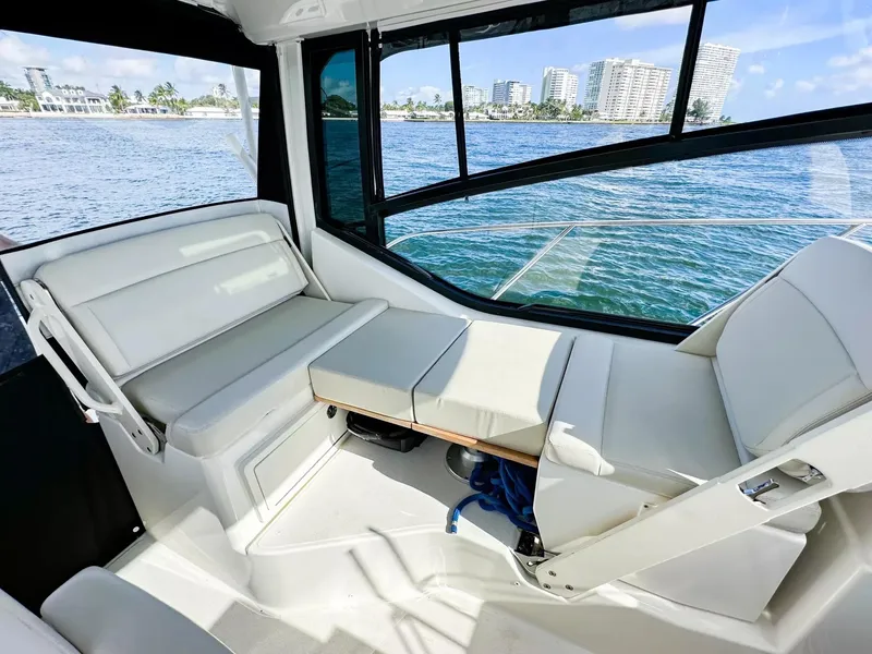 Slide: The Image of Boston Whaler 325 Conquest 2020 - 74