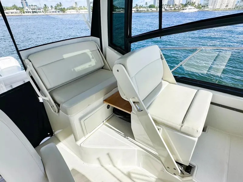 Slide: The Image of Boston Whaler 325 Conquest 2020 - 75