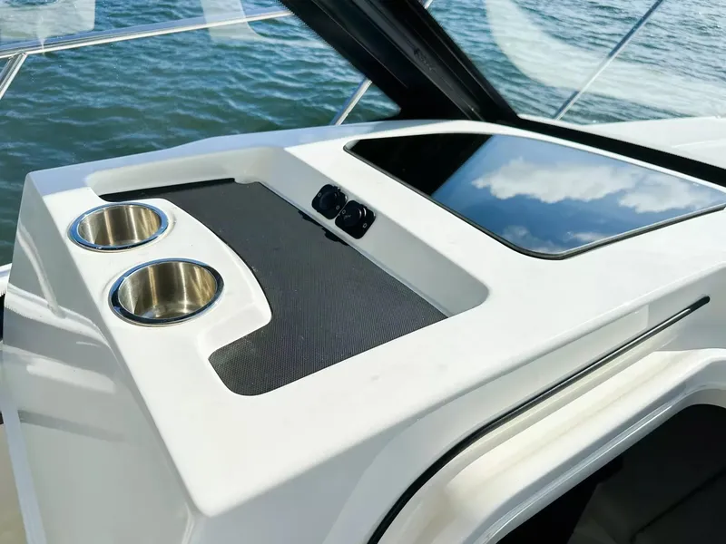 Slide: The Image of Boston Whaler 325 Conquest 2020 - 80