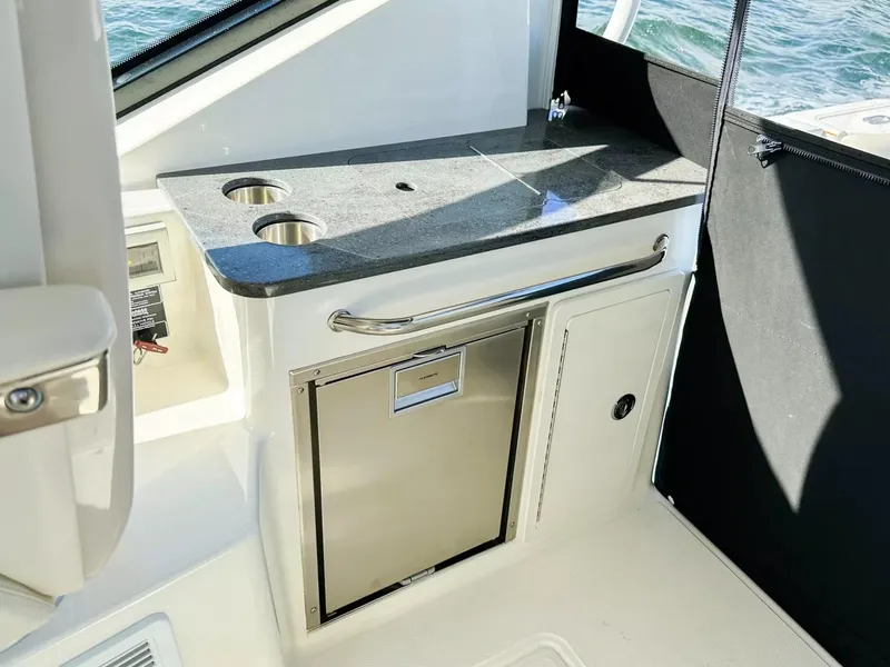 Slide: The Image of Boston Whaler 325 Conquest 2020 - 82