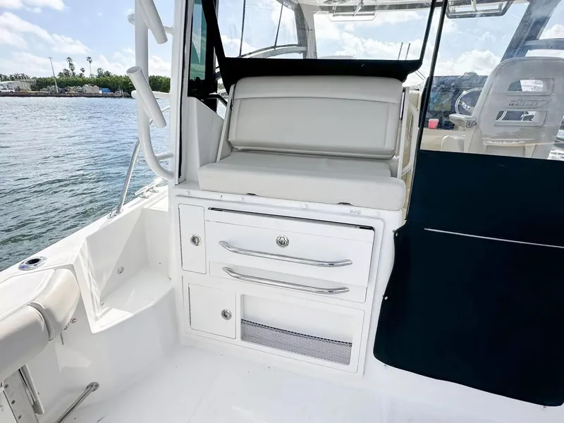 Slide: The Image of Boston Whaler 325 Conquest 2020 - 85