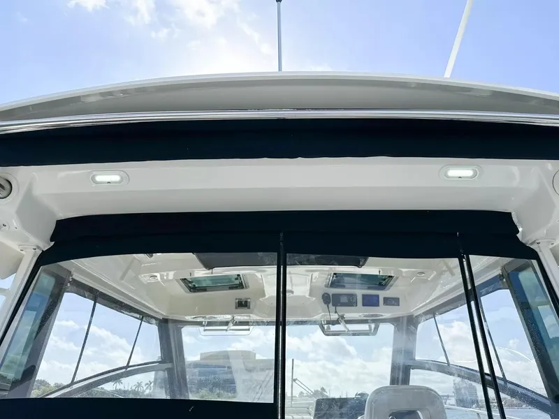 Slide: The Image of Boston Whaler 325 Conquest 2020 - 90