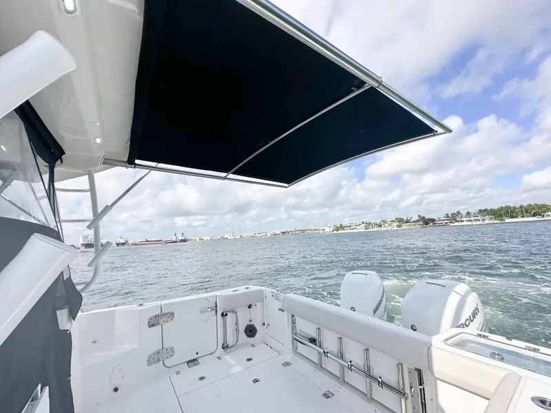 Slide: The Image of Boston Whaler 325 Conquest 2020 - 92