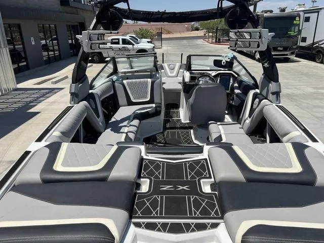 Slide: The Image of Tigé ZX Class 21 ZX 2021 - 10