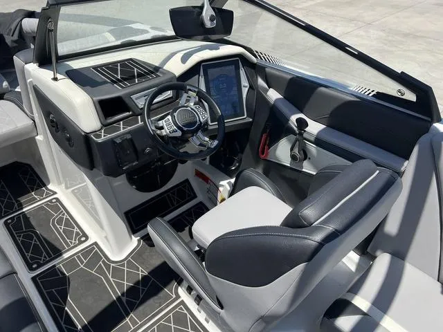 Slide: The Image of Tigé ZX Class 21 ZX 2021 - 13