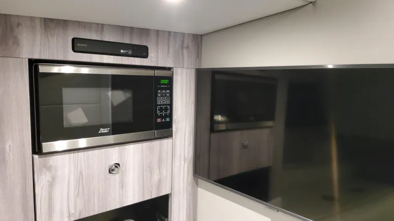 Slide: The Image of Formula 380 Super Sport Crossover OB 2025 - 102