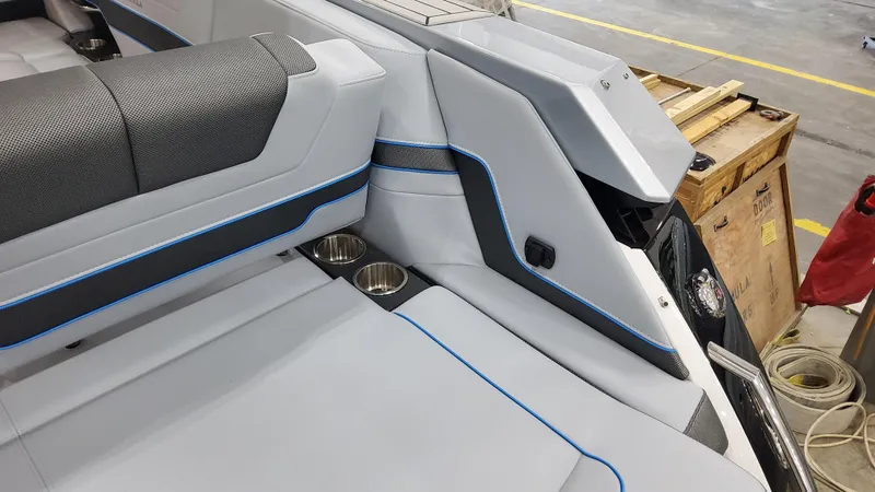 Slide: The Image of Formula 380 Super Sport Crossover OB 2025 - 63