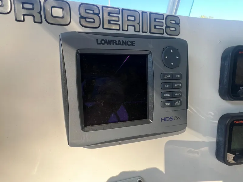 Slide: The Image of Lowrance HDS-5x fishfinder on 2011 Sea Fox 236CC Pro Series boat. - 14