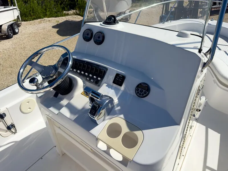 Slide: The Image of 2007 Boston Whaler 220 Dauntless boat console with steering wheel and controls. - 10