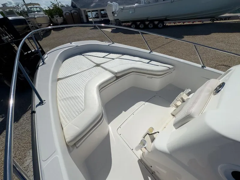 Slide: The Image of 2007 Boston Whaler 220 Dauntless boat with spacious bow seating area. - 18