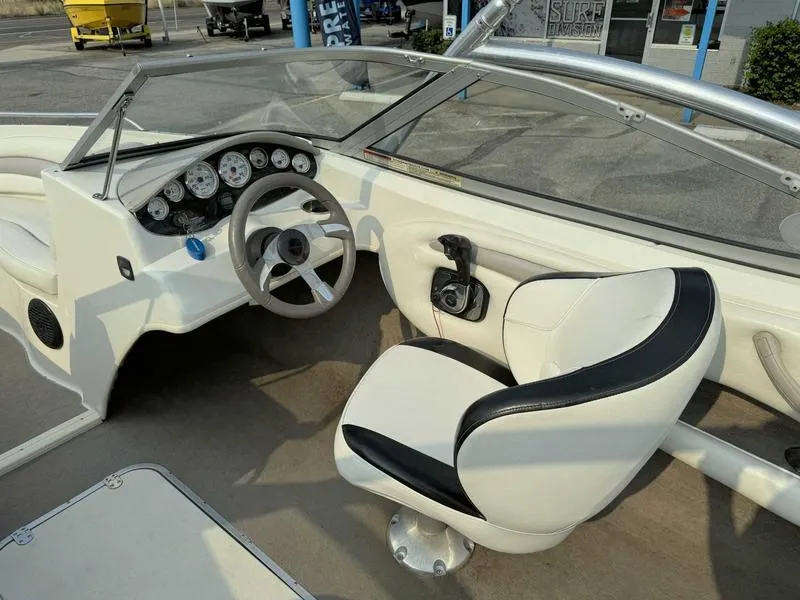 Slide: The Image of 2008 Stingray 195 LX boat interior with steering wheel and dashboard. - 10