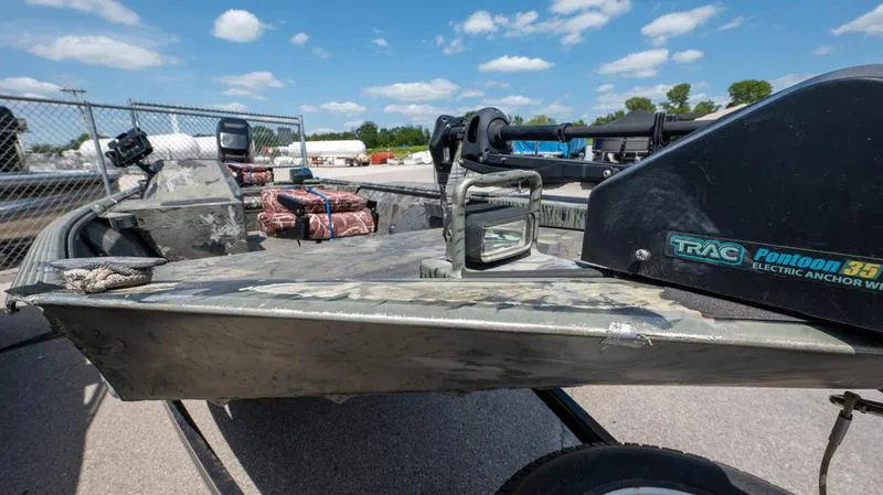 Slide: The Image of 2003 War Eagle 754 LDSV boat with TRAC Pontoon 35 electric anchor winch. - 21
