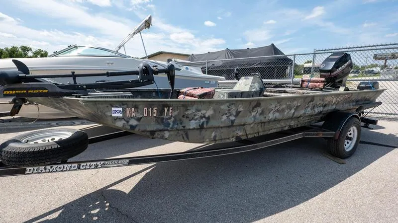 Slide: The Image of 2003 War Eagle 754 LDSV boat on a Diamond City trailer in a parking lot. - 22